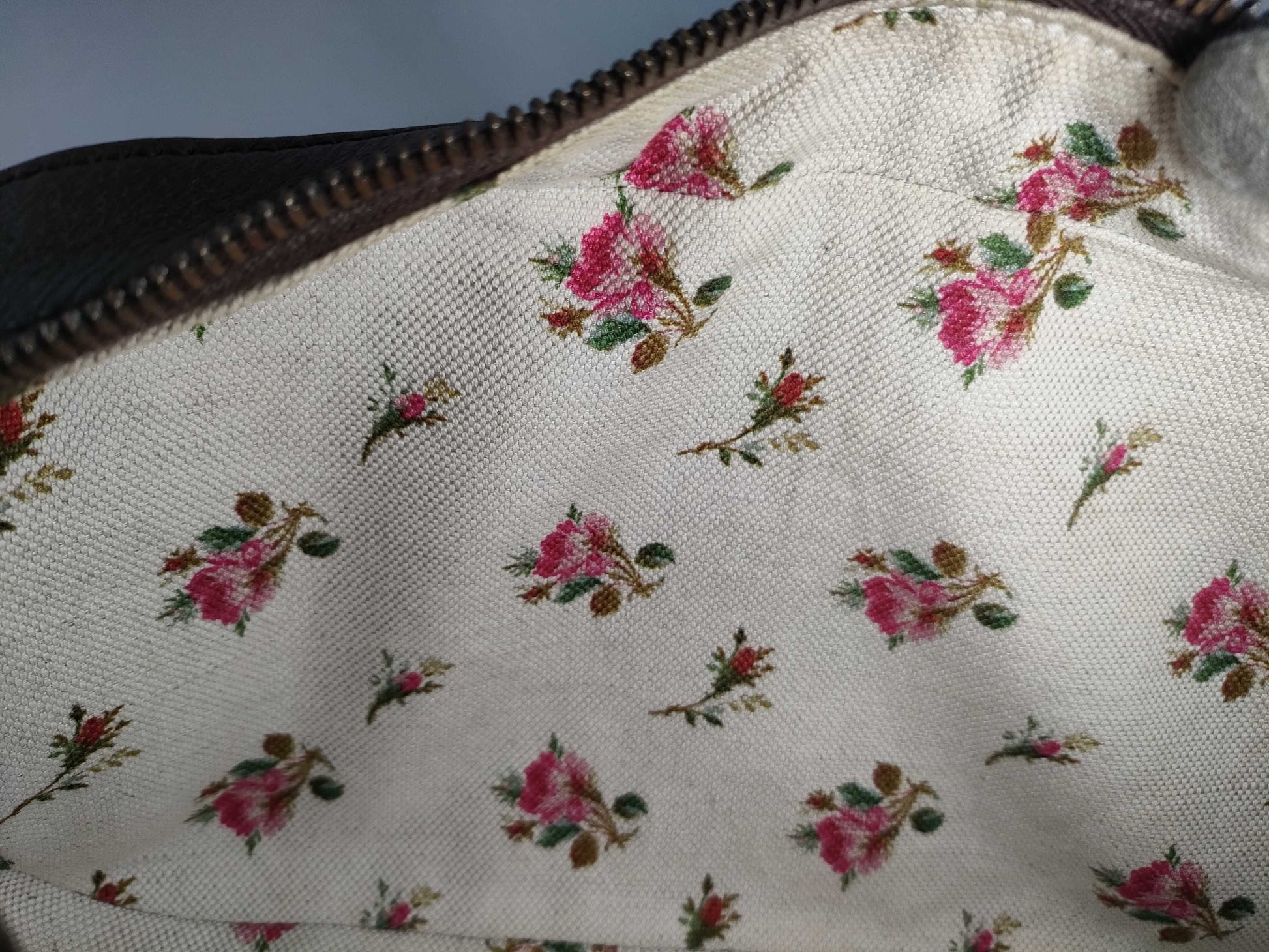 GUCCI GG Canvas Shoulder Bag GUCCI GG Canvas Shoulder Bag