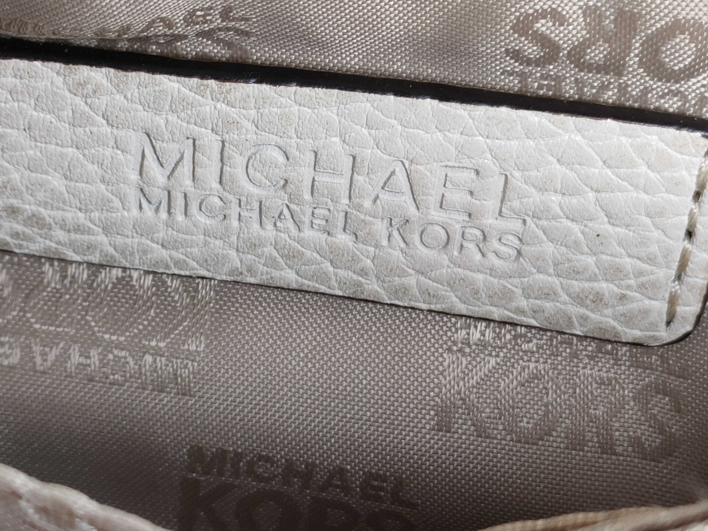 Michael Kors Michael Kors Pouch Leather Pouch