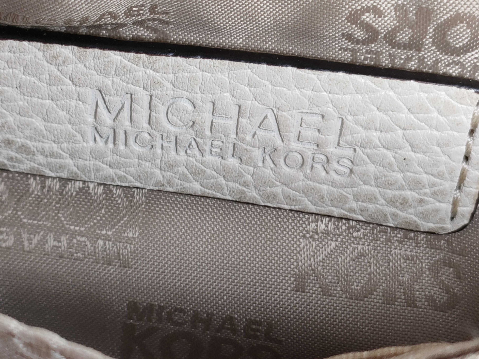 Michael Kors Michael Kors Pouch Leather Pouch