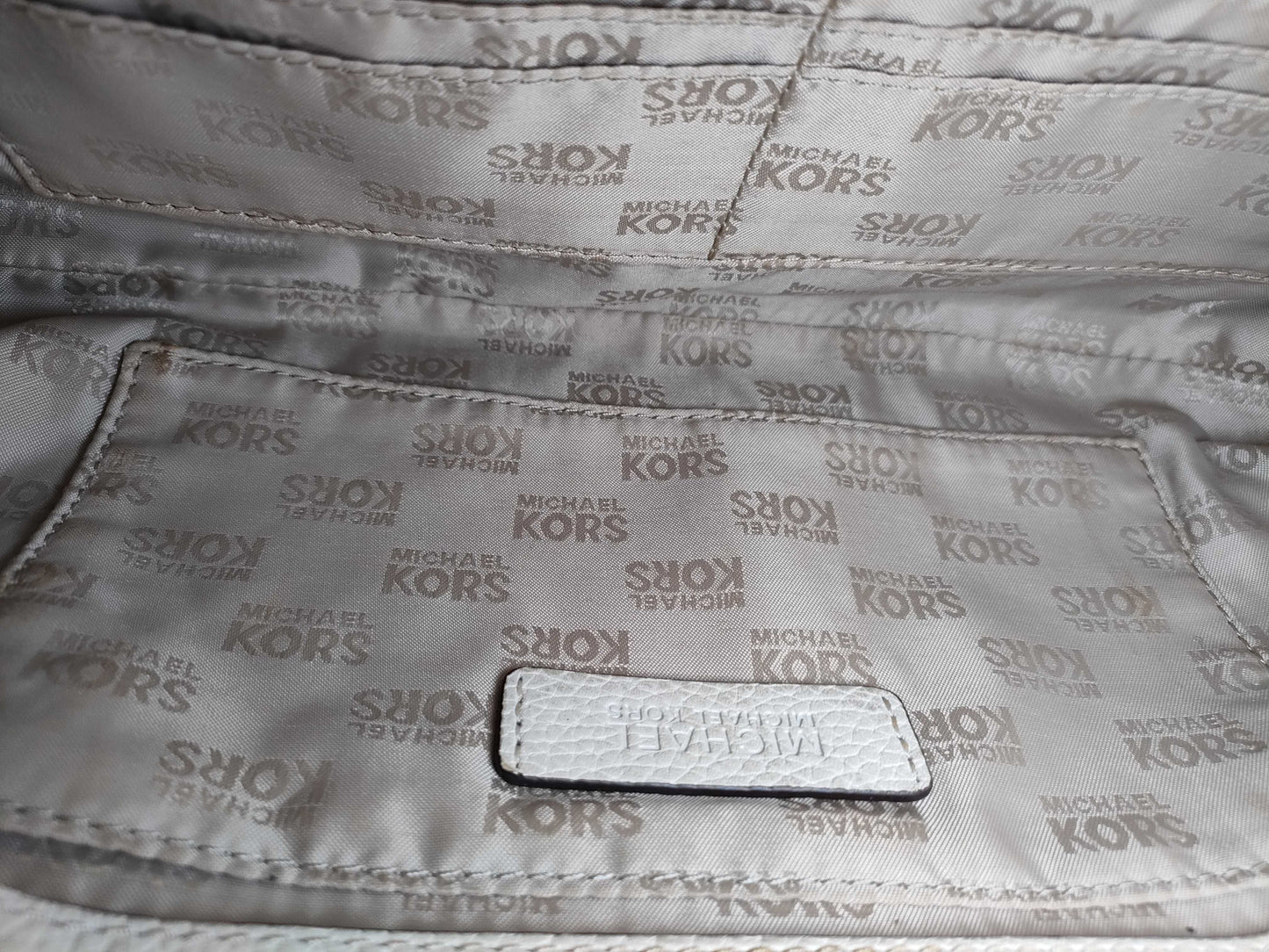 Michael Kors Michael Kors Pouch Leather Pouch