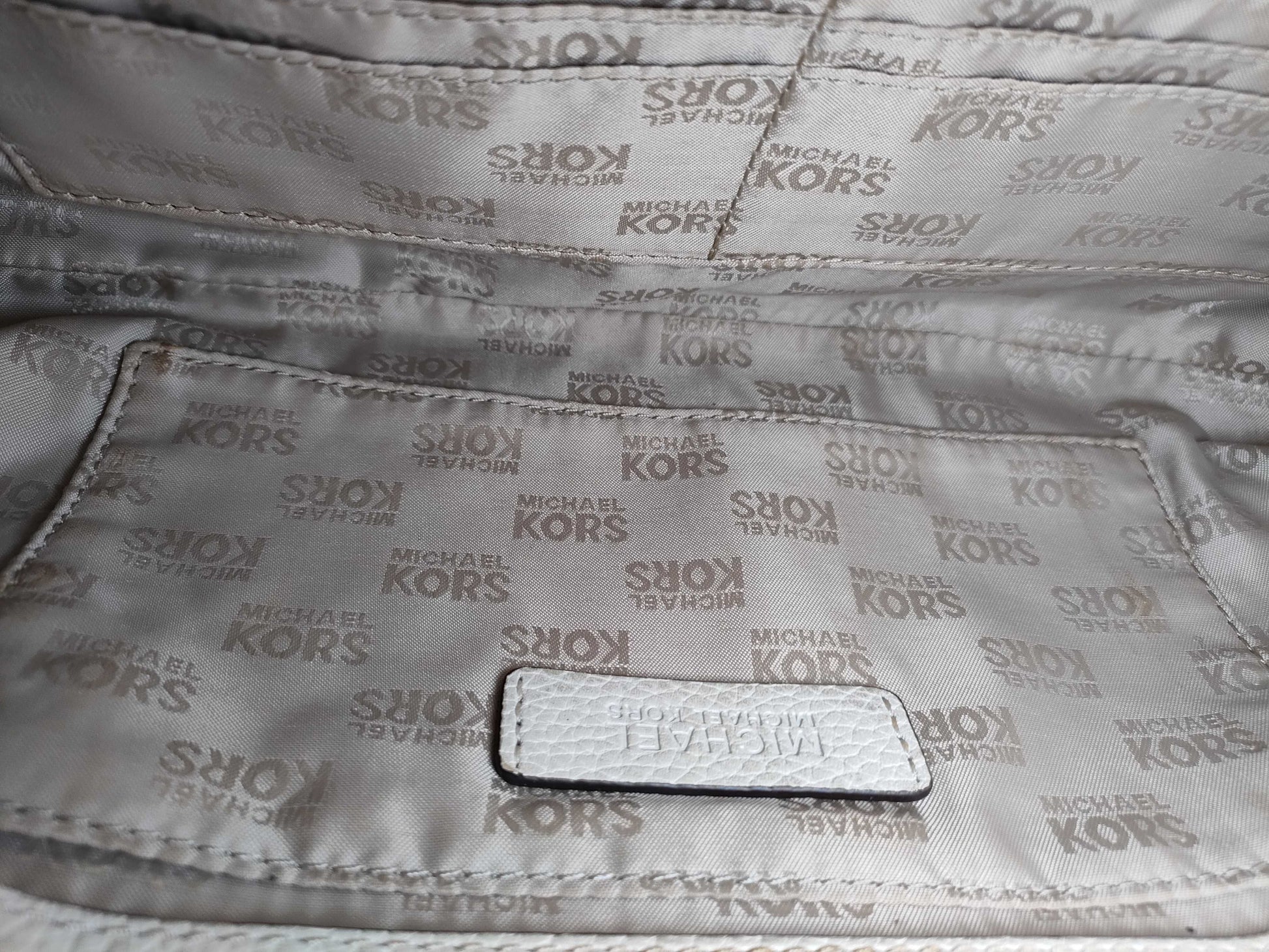 Michael Kors Michael Kors Pouch Leather Pouch