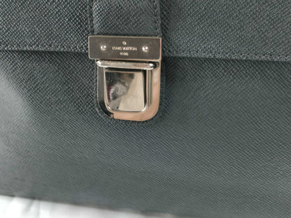 LOUIS VUITTON M32640 Taiga LOUIS VUITTON Business Bag Leather Business Bag