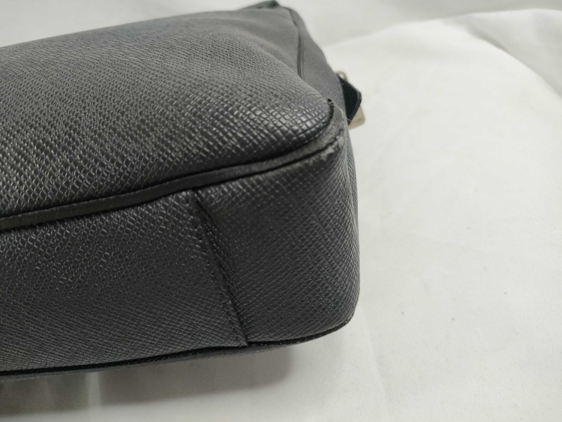 LOUIS VUITTON M32640 Taiga LOUIS VUITTON Business Bag Leather Business Bag