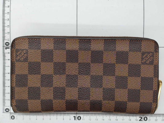LOUIS VUITTON Damier Zippy Wallet, 2017, G Hardware, UB4177