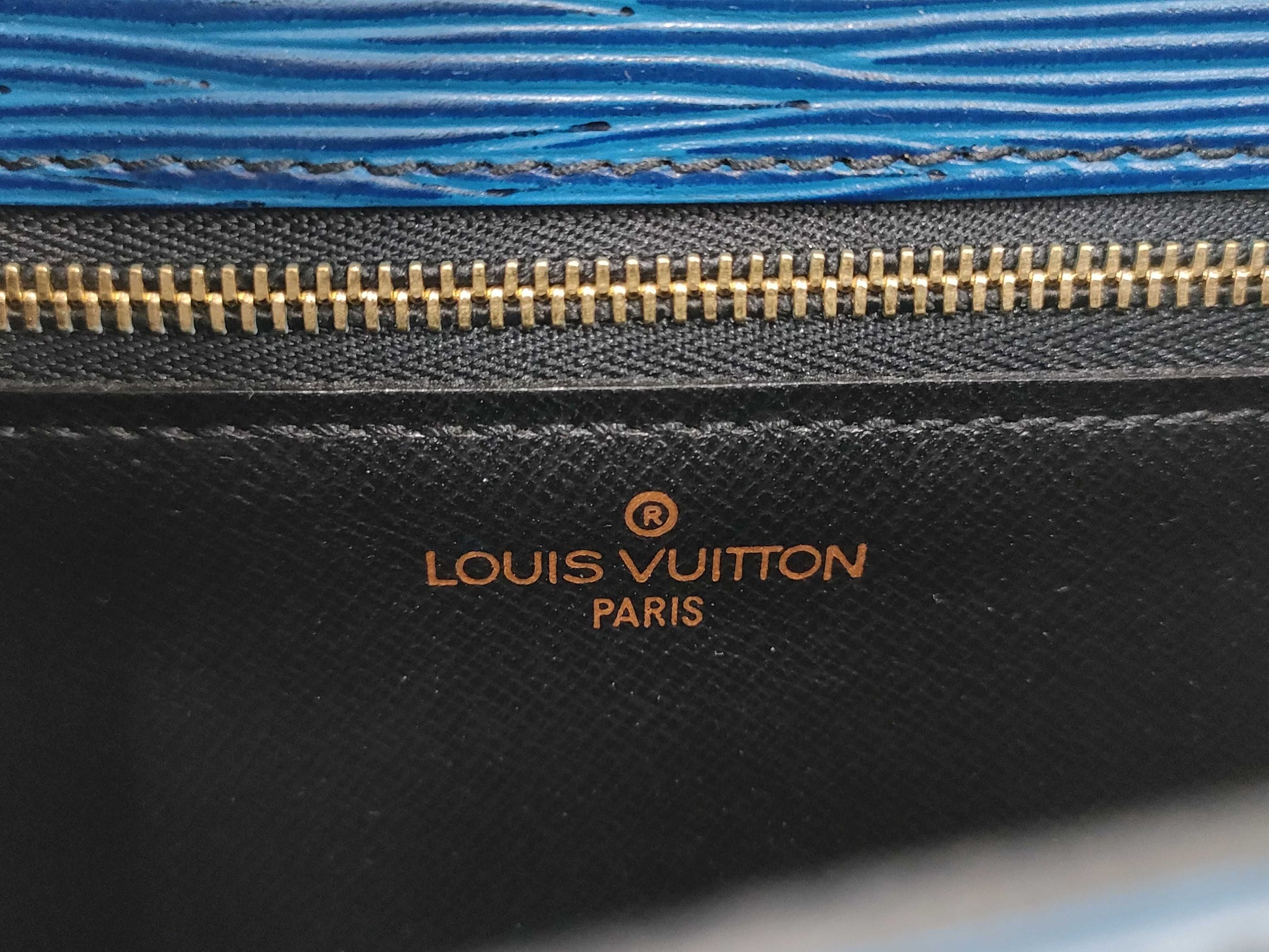 LOUIS VUITTON Epi Leather Saint-Cloud Shoulder Bag 8902VI