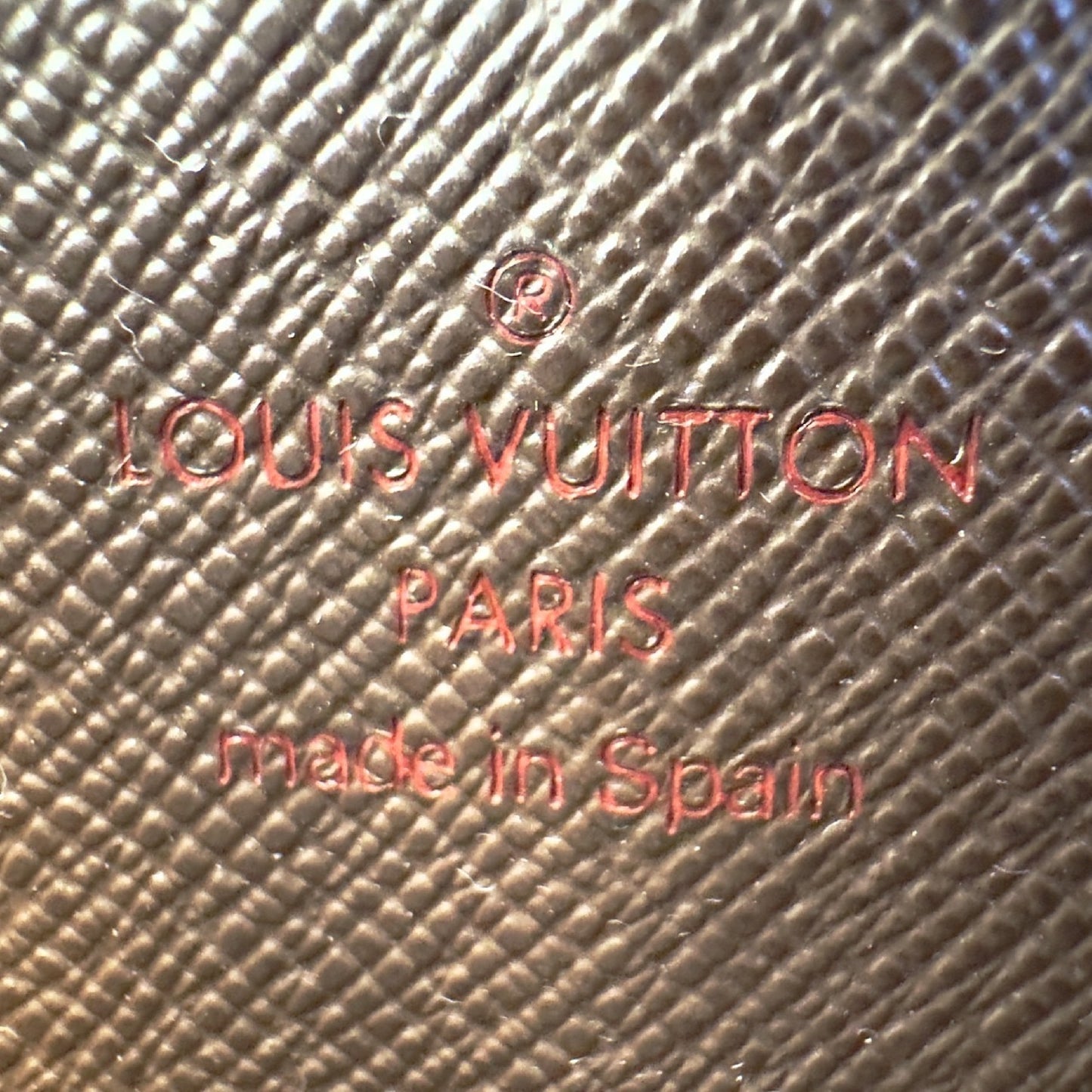 LOUIS VUITTON Damier Zippy Wallet