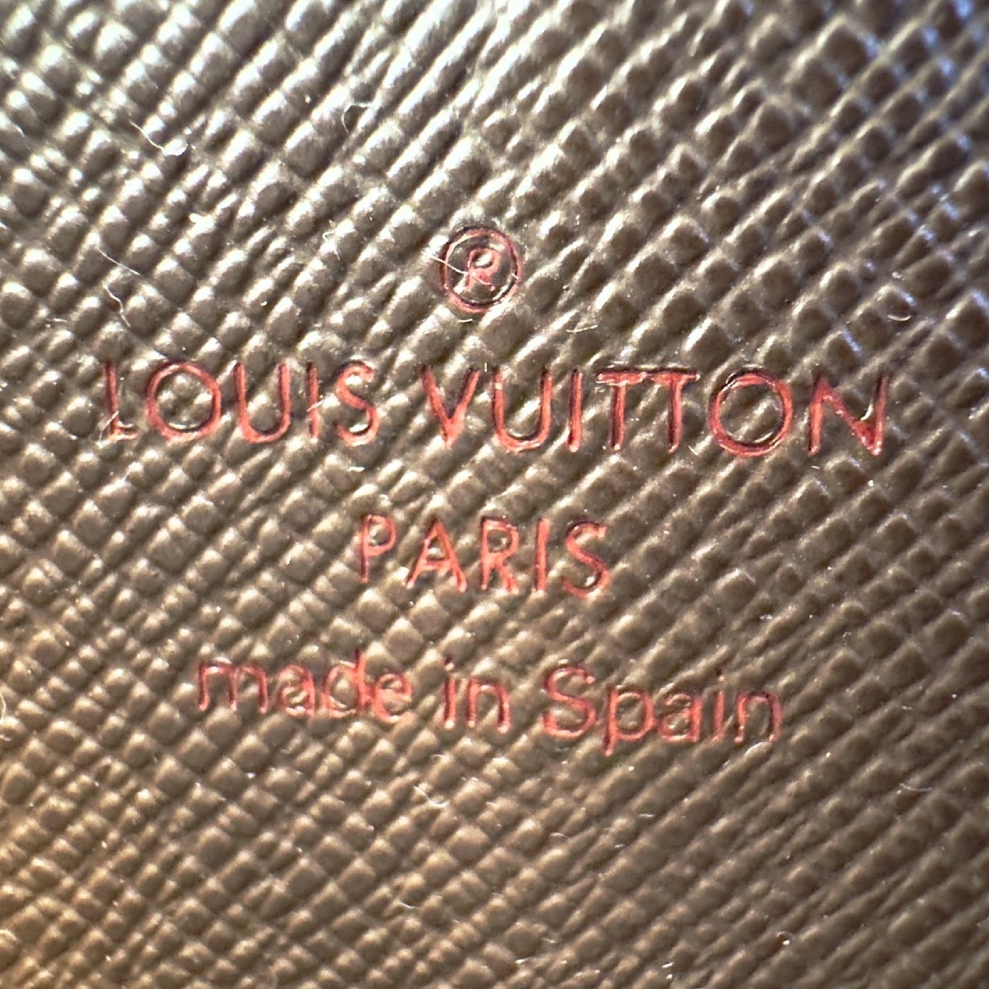 LOUIS VUITTON Damier Zippy Wallet