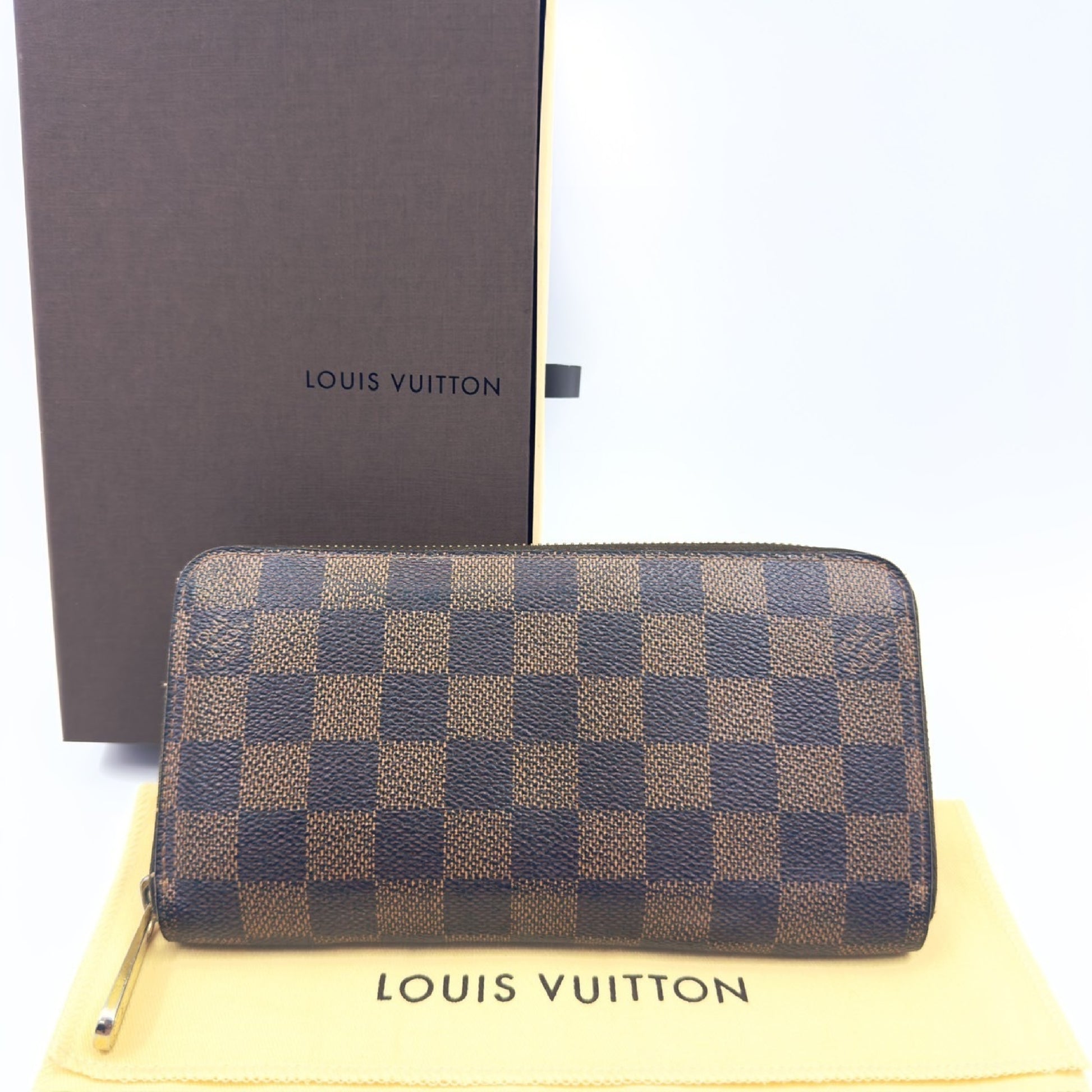 LOUIS VUITTON Damier Zippy Wallet