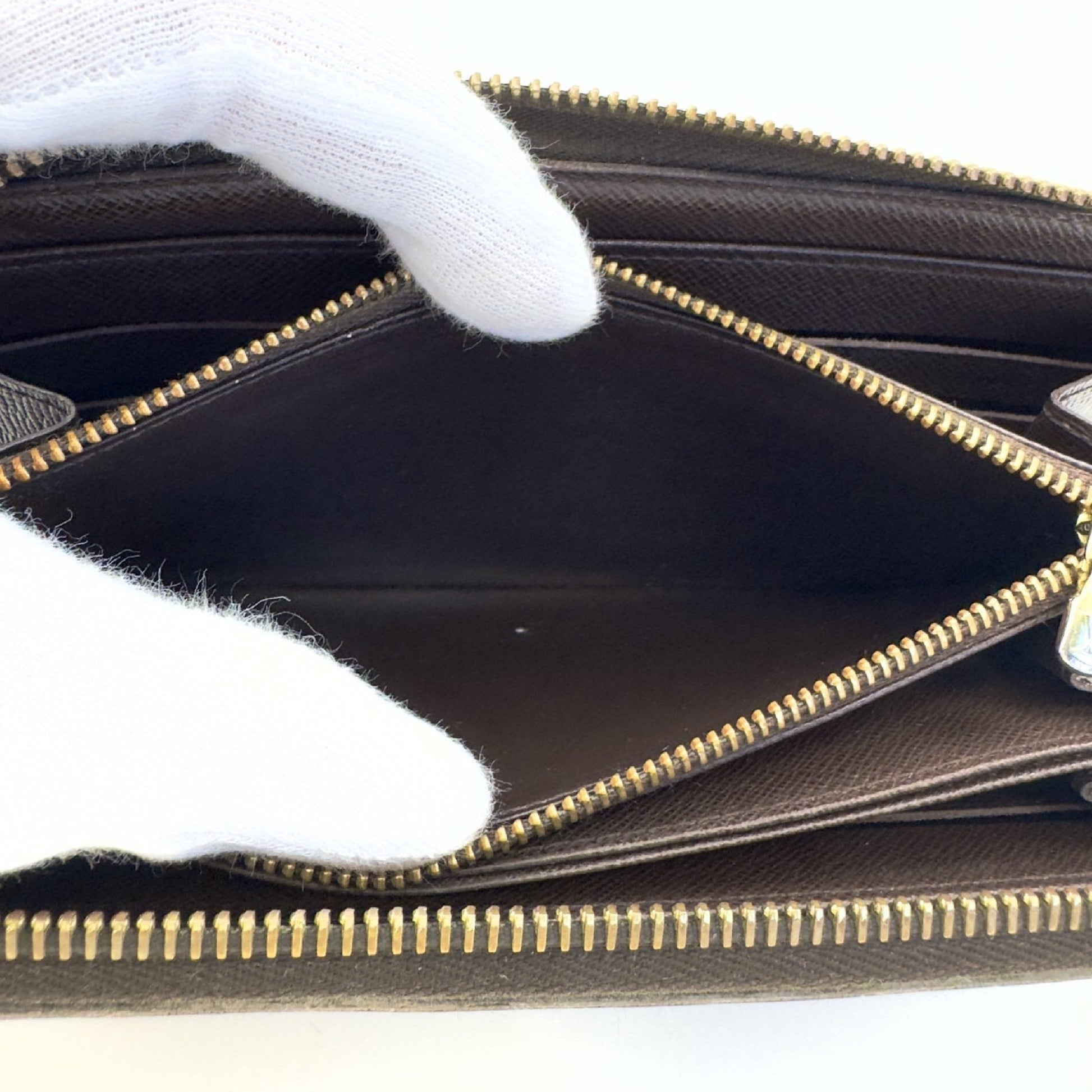 LOUIS VUITTON Damier Zippy Wallet