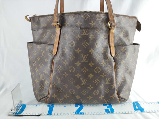 LOUIS VUITTON Monogram Totally Handbag