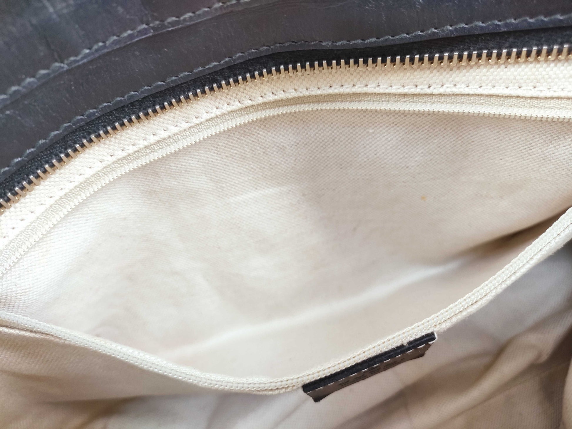 GUCCI GG Canvas Gucci Sukey GG Canvas Shoulder Bag Shoulder Bag