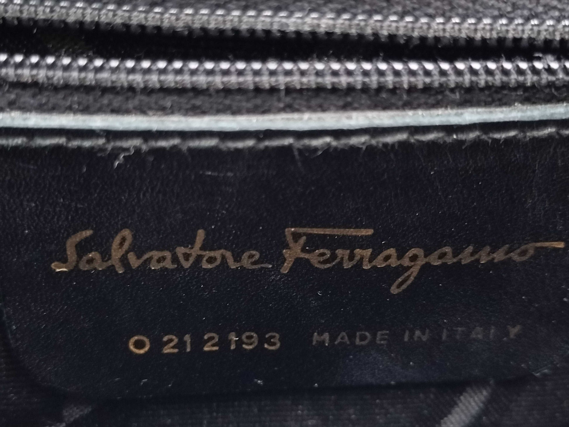 Salvatore Ferragamo Gancini Leather 2-Way Handbag/Shoulder Bag in Black