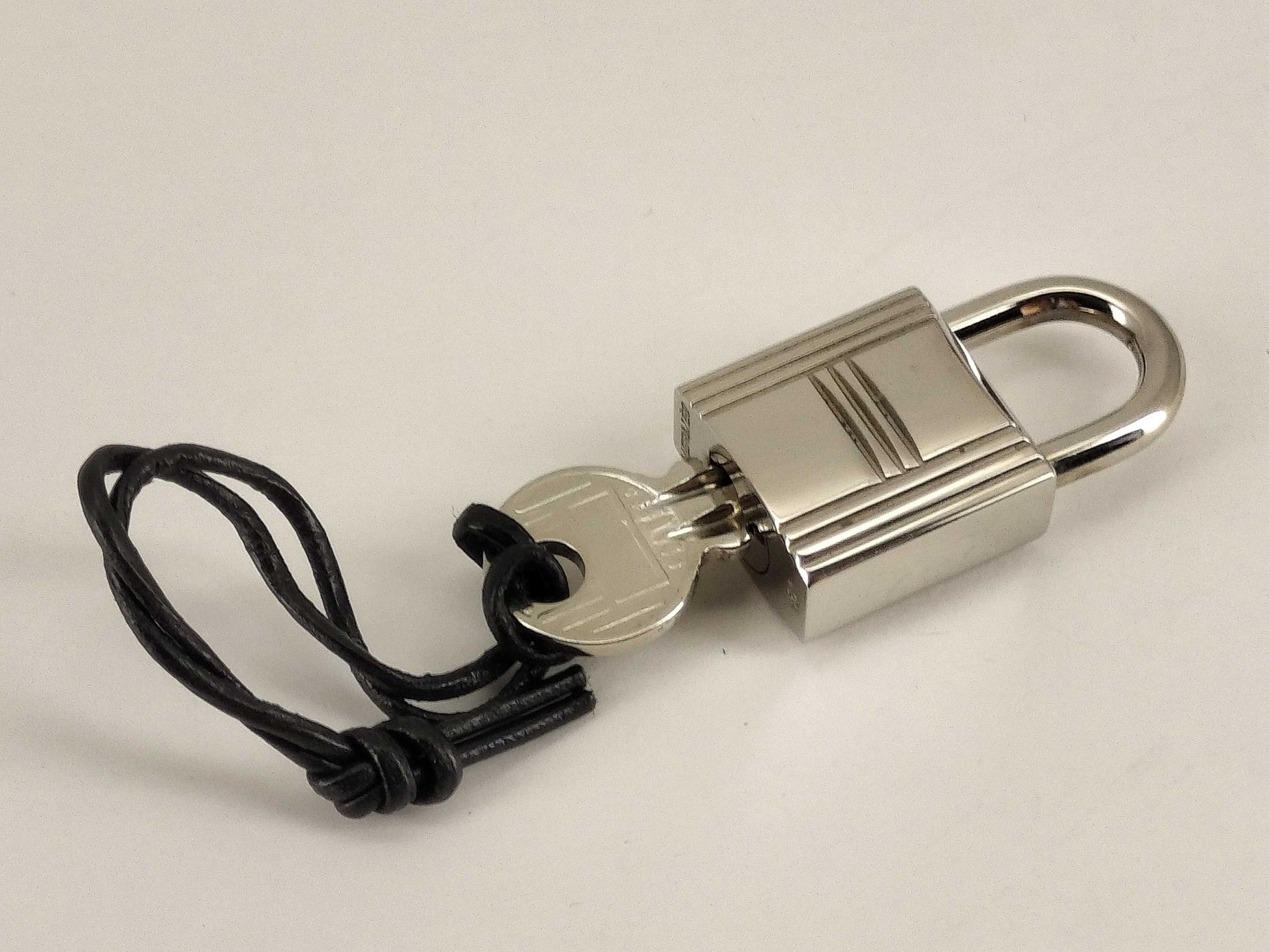 HERMES HERMES Cadena and Key Set, Key Padlock, Silver, with Leather Cord, Other Accessories