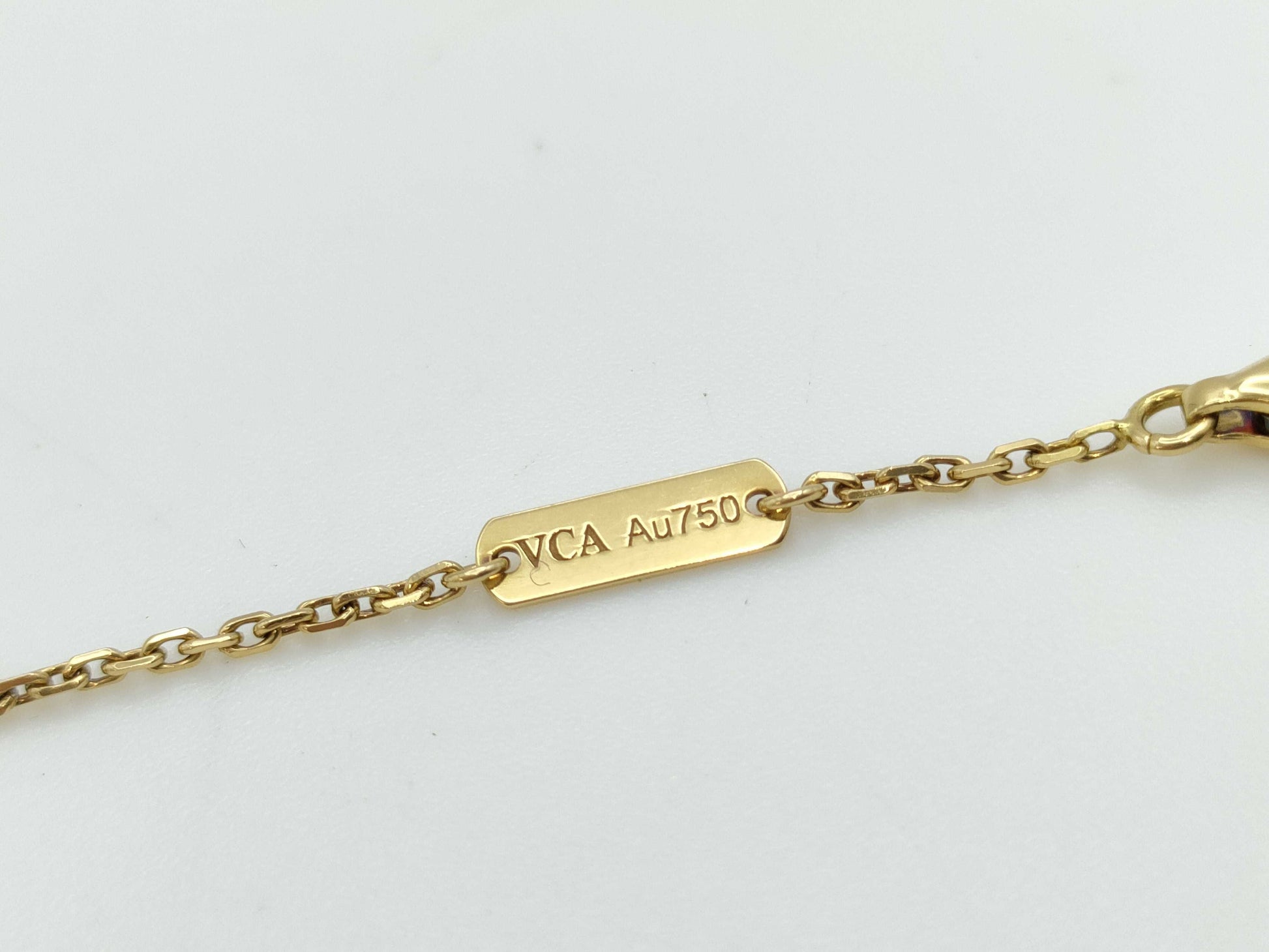 Van Cleef & Arpels Vintage Alhambra Carnelian Necklace in Yellow Gold and Au750, 5.2g 
