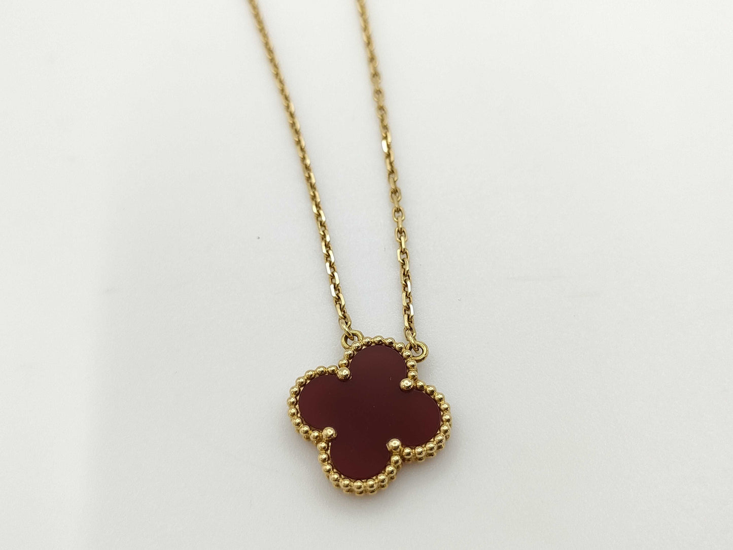 Van Cleef & Arpels Vintage Alhambra Carnelian Necklace in Yellow Gold and Au750, 5.2g 
