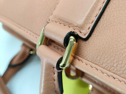LOEWE Amazona 28 Handbag Handbag