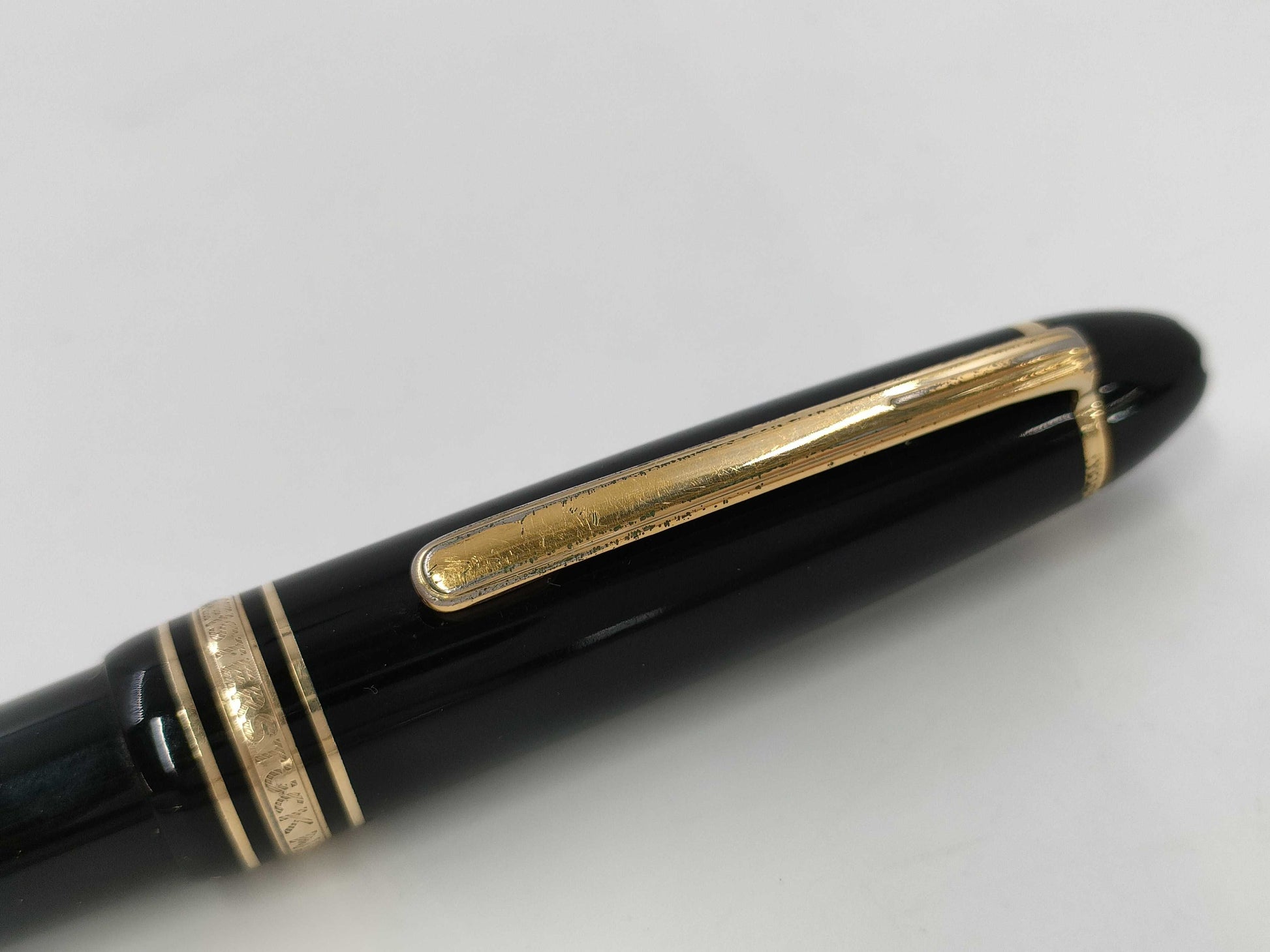 MONTBLANC Meisterstück 161 Ballpoint Pen, GP x Resin, Black