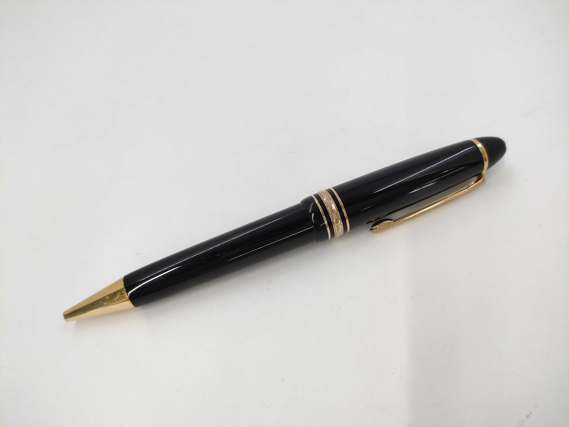 MONTBLANC Meisterstück 161 Ballpoint Pen, GP x Resin, Black