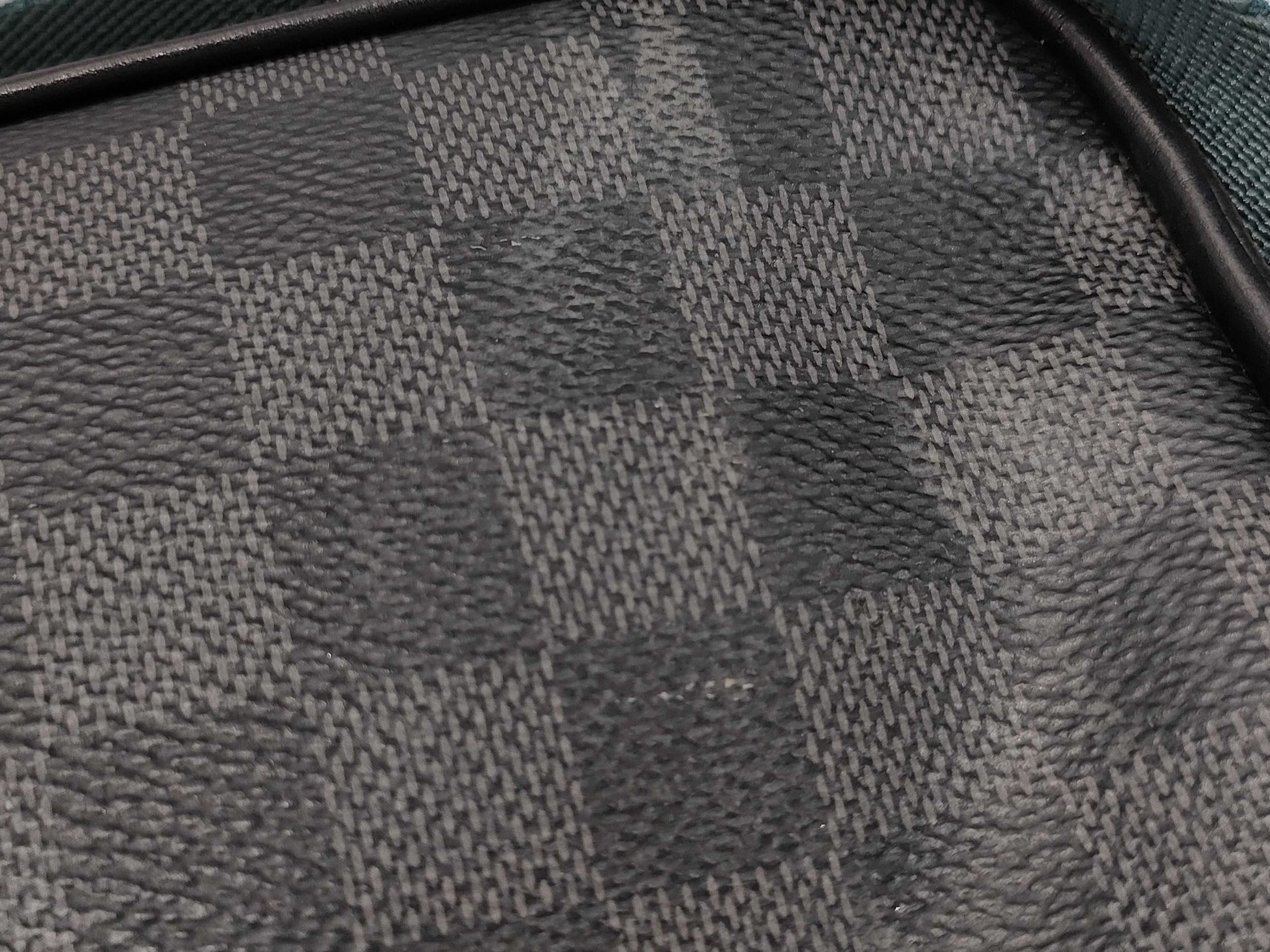 LOUIS VUITTON Alpha Messenger Damier Graphite Shoulder Bag N40188 CA4129