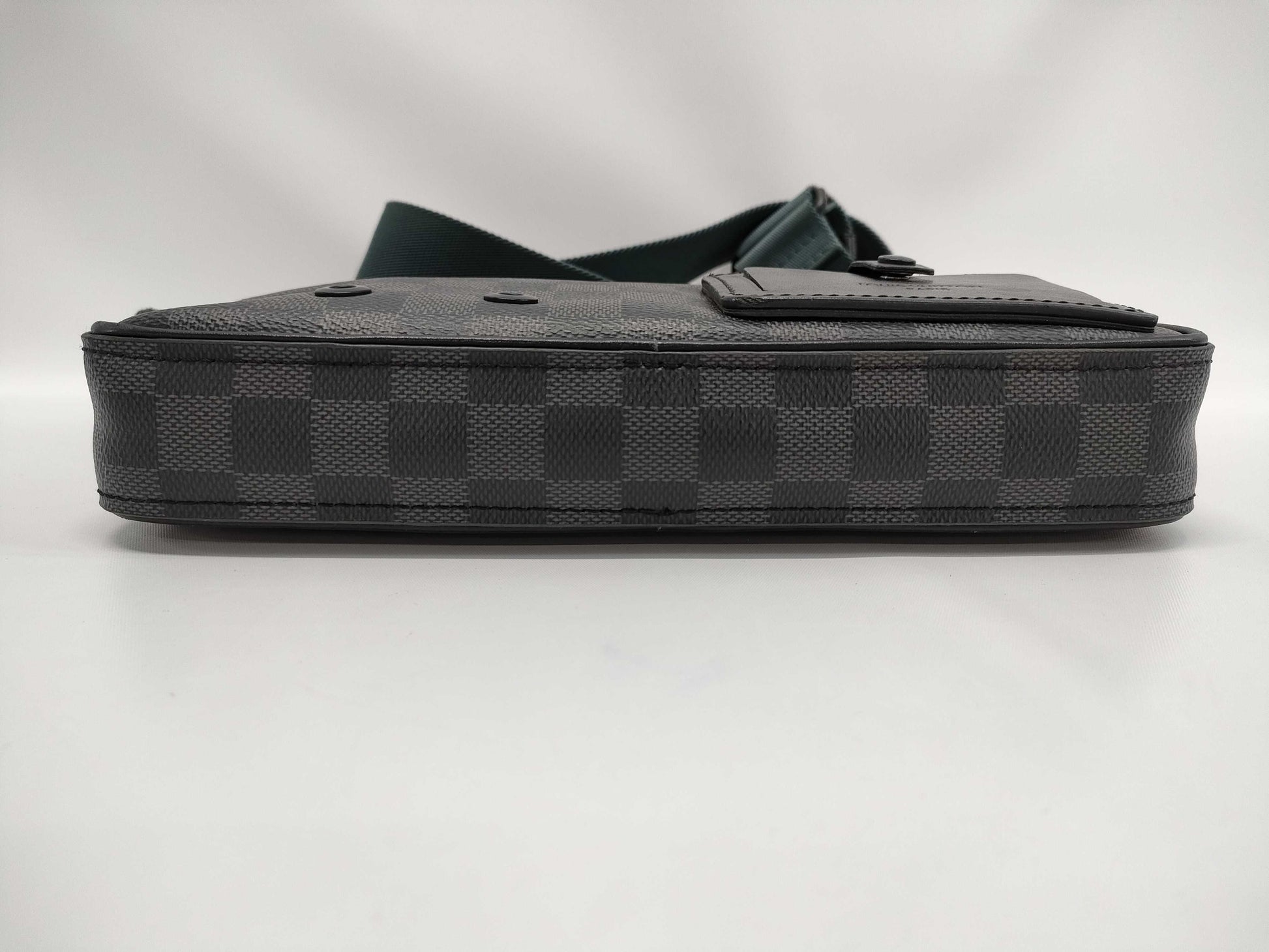 LOUIS VUITTON Alpha Messenger Damier Graphite Shoulder Bag N40188 CA4129