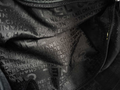 CHANEL Caviar Skin Large Wrinkled Handbag, Size 10