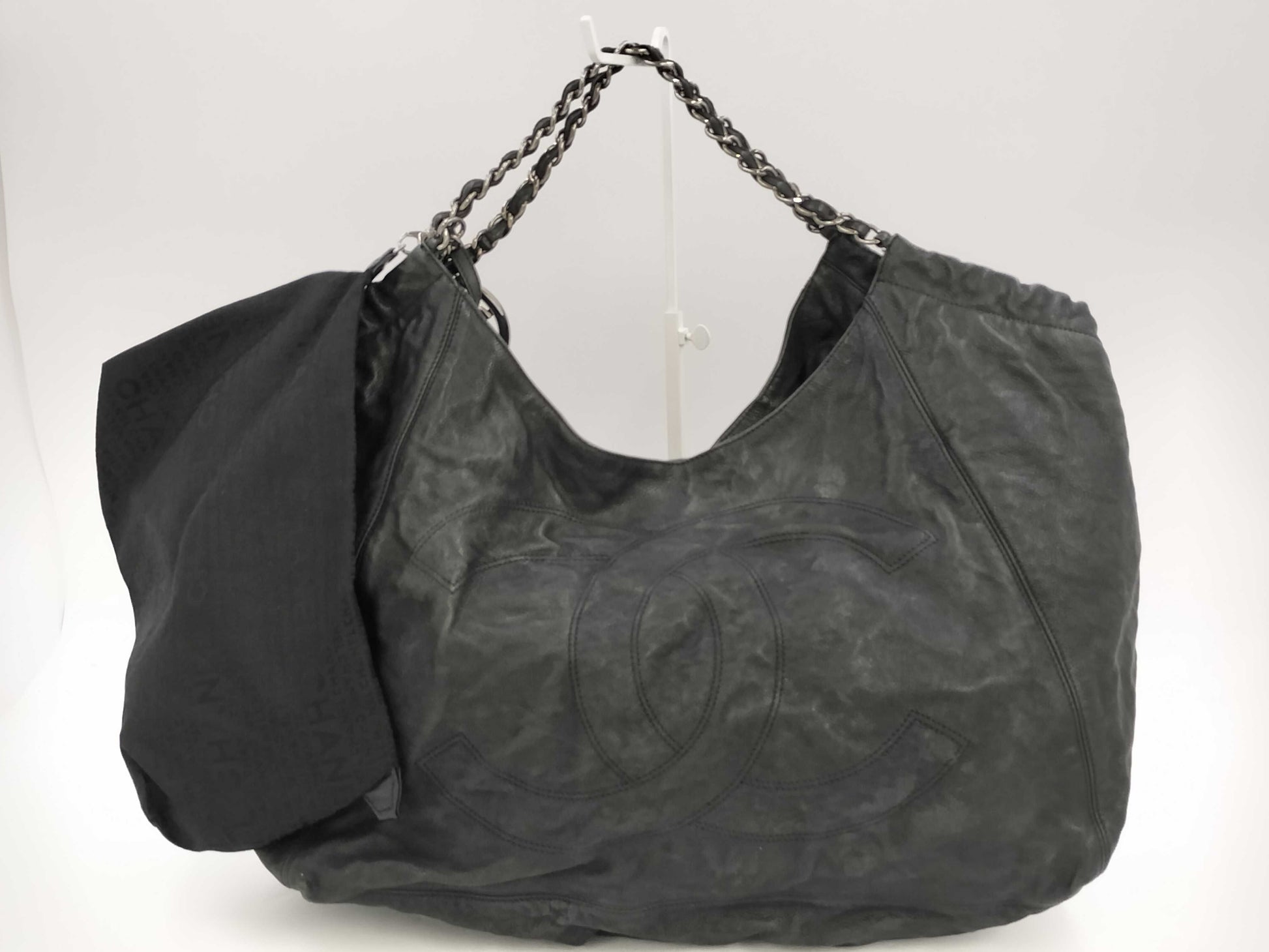 CHANEL Caviar Skin Large Wrinkled Handbag, Size 10