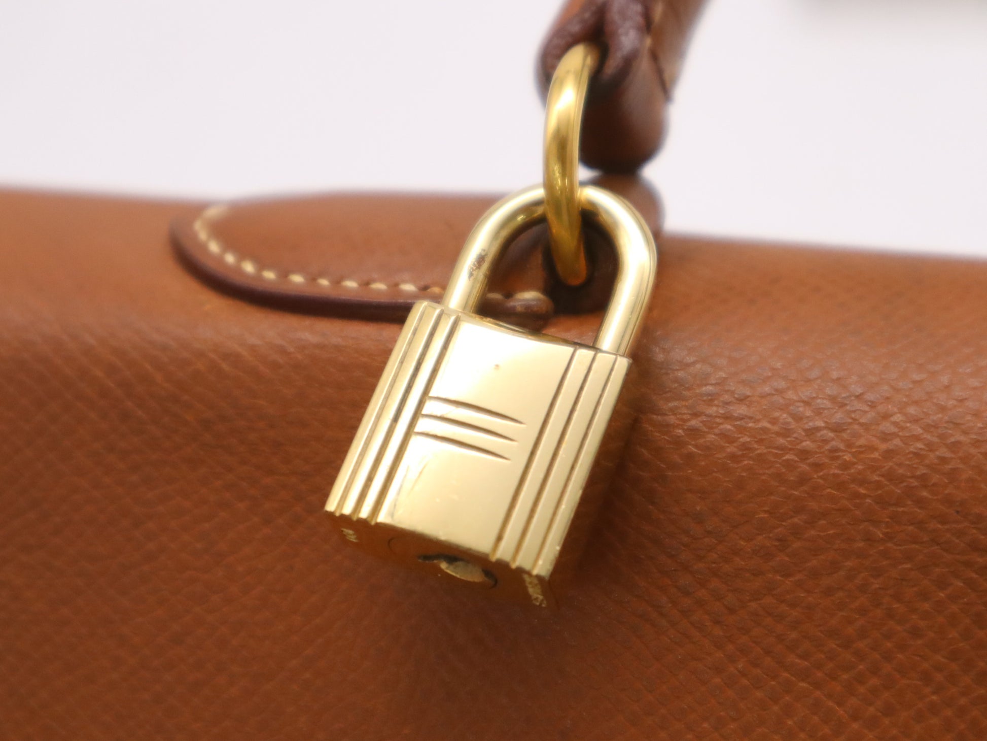 HERMES Kelly 32 Handbag with GD hardware, dust bag, padlock, clasp, and two keys.