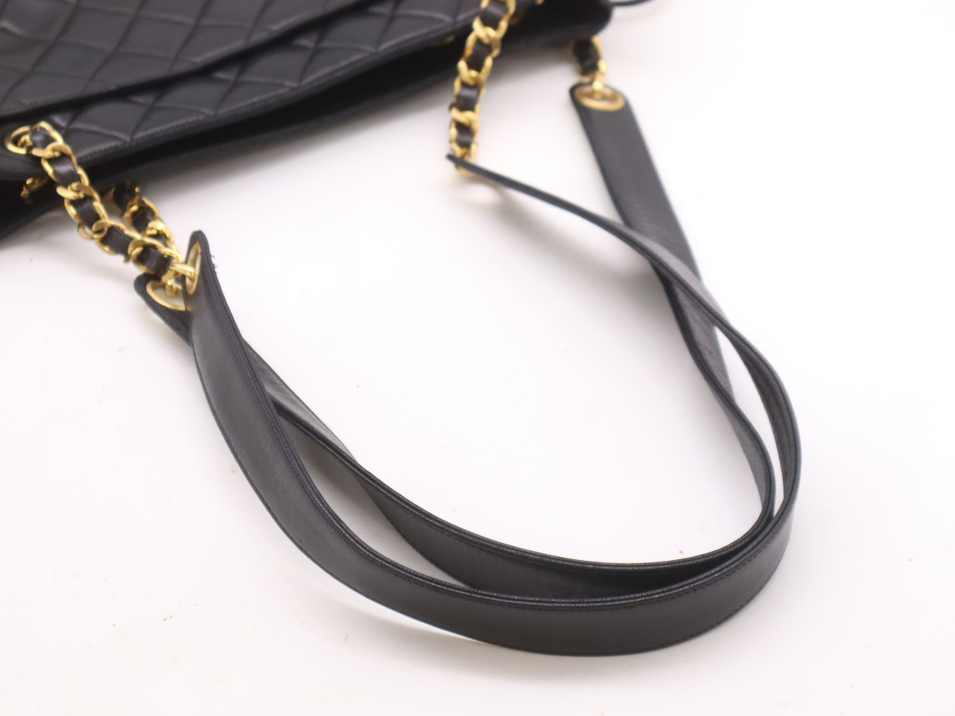 CHANEL Lambskin Chain Shoulder Bag with GD Hardware, Black