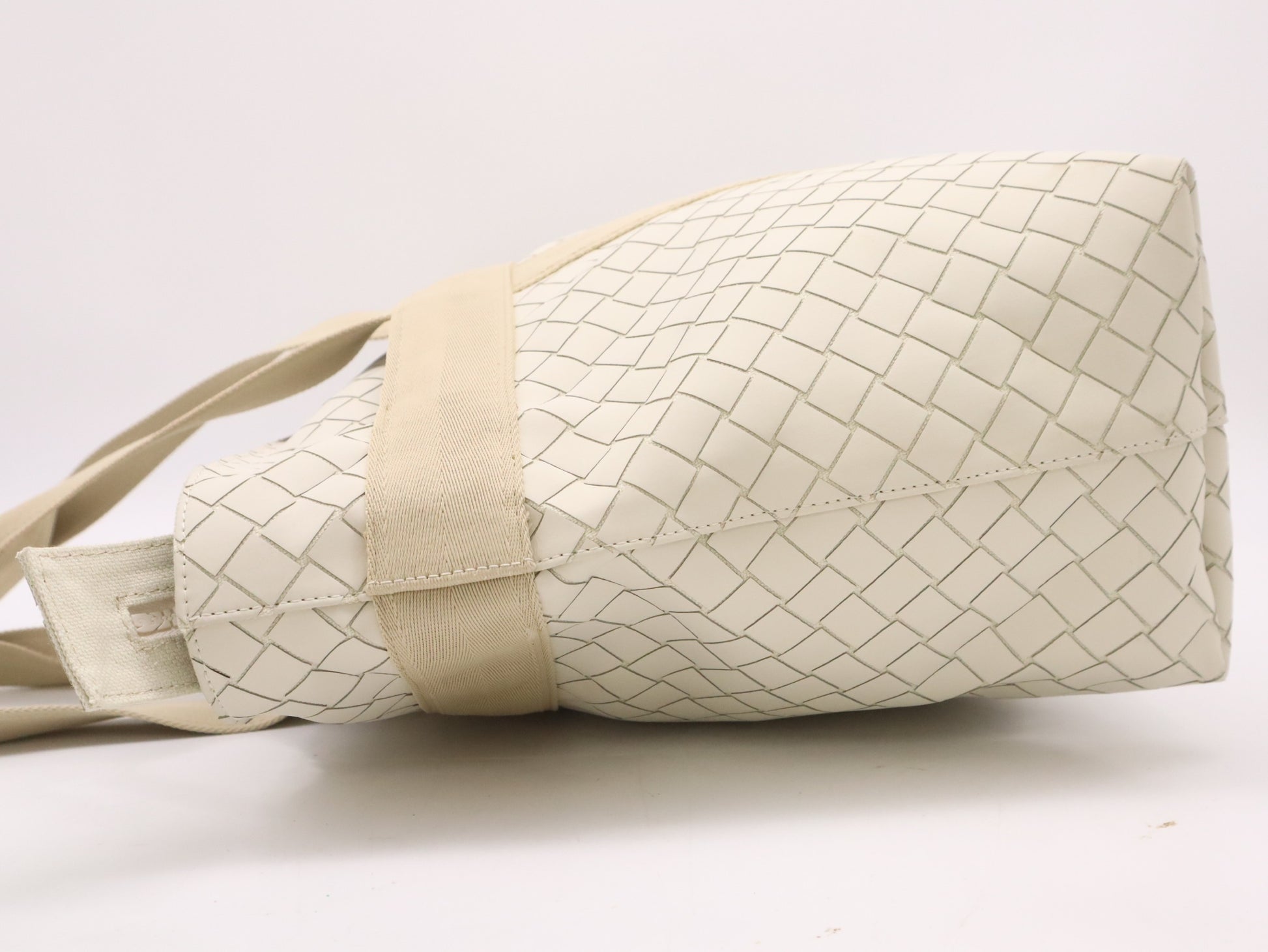 BOTTEGA VENETA P01574389N Intrecciato New Rubber Scorpito Tote Bag Beige White Tote Bag