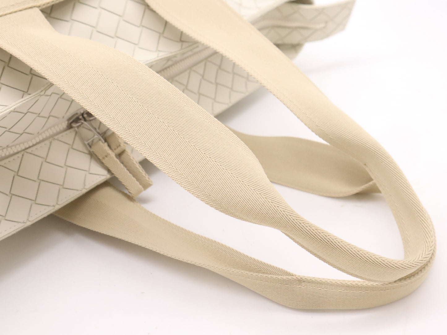 BOTTEGA VENETA P01574389N Intrecciato New Rubber Scorpito Tote Bag Beige White Tote Bag