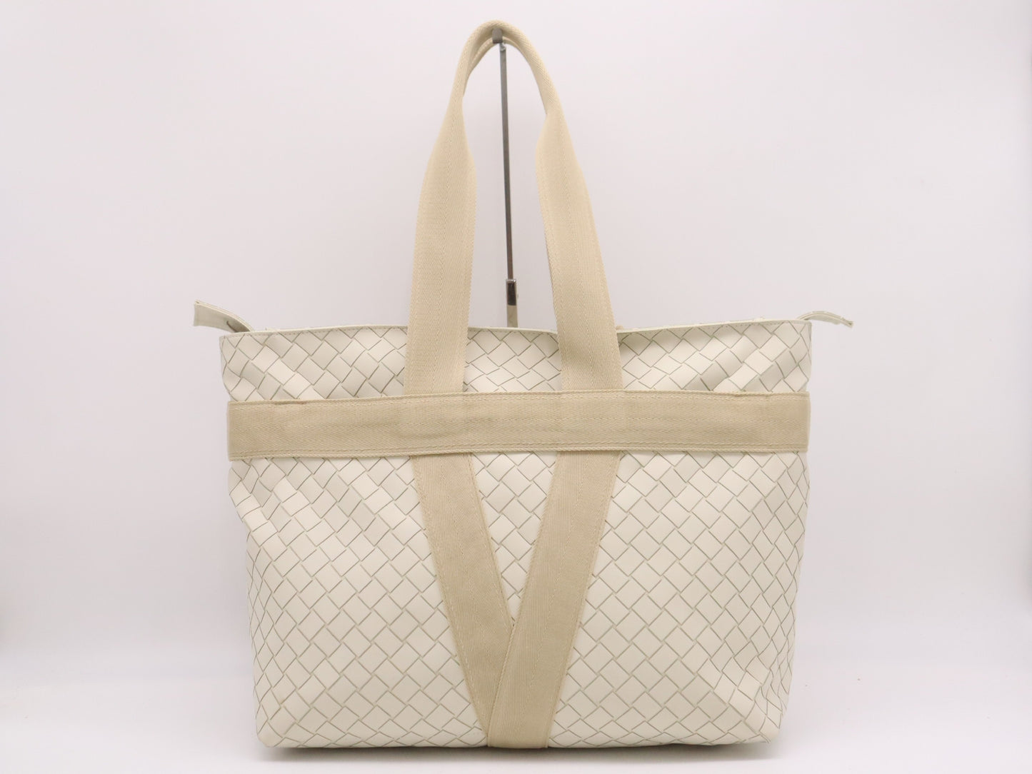 BOTTEGA VENETA P01574389N Intrecciato New Rubber Scorpito Tote Bag Beige White Tote Bag