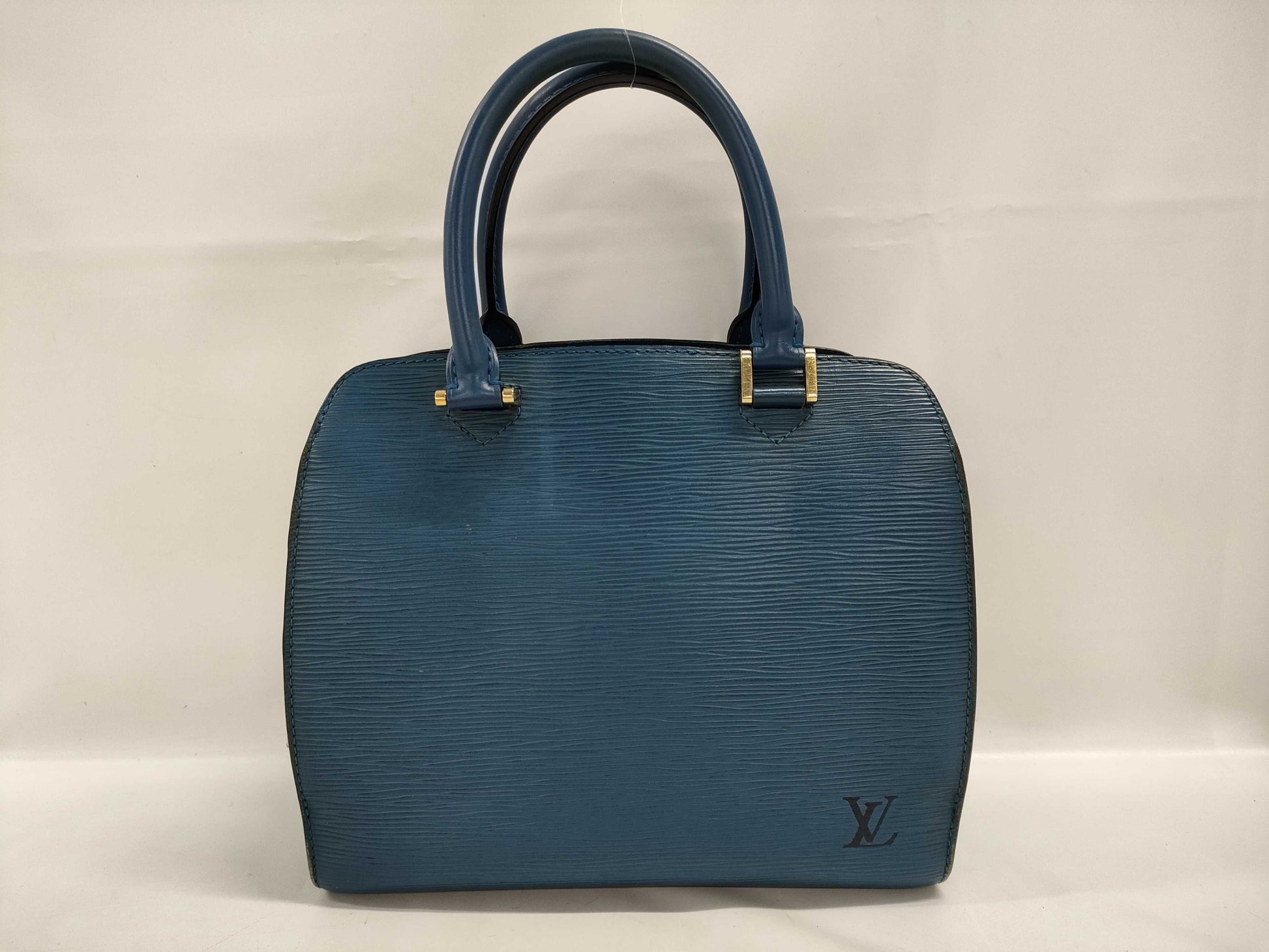 LOUIS VUITTON Pont Neuf Blue Handbag with Gold Hardware and Epi Leather, M52055