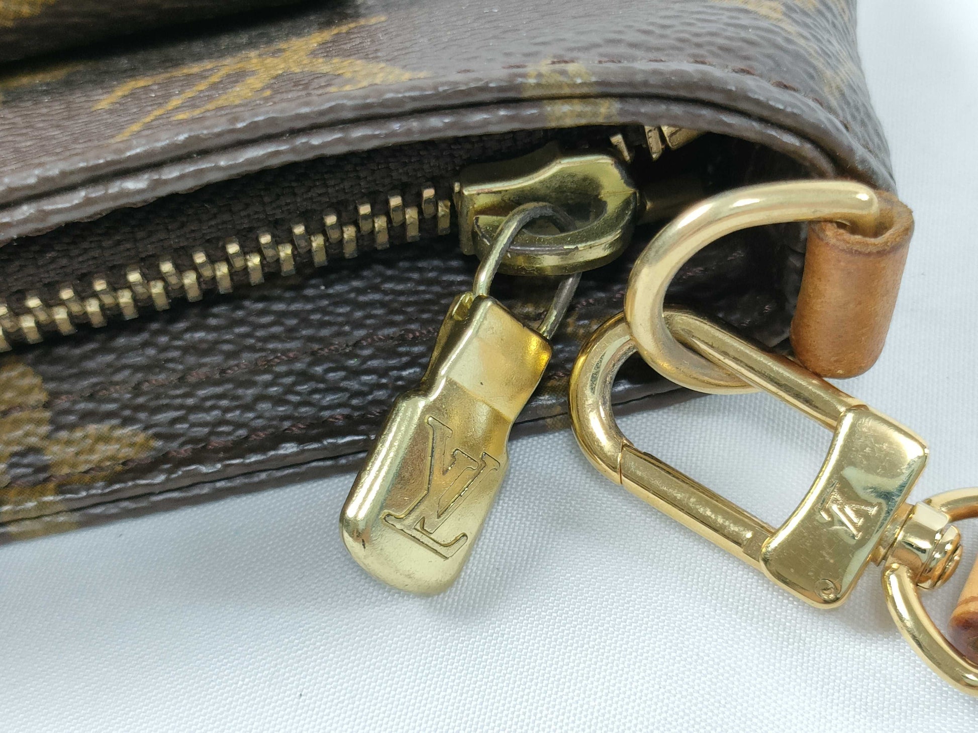 LOUIS VUITTON M 51901 Monogram LV Pouch x 1 Pouch