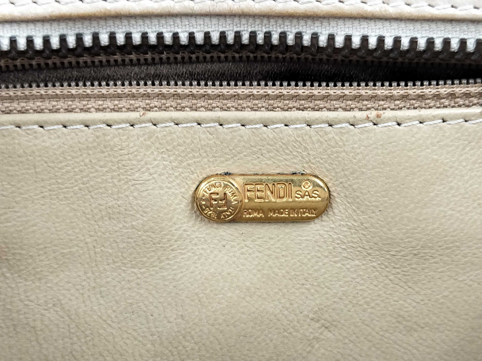 FENDI FF hardware handbag handbag