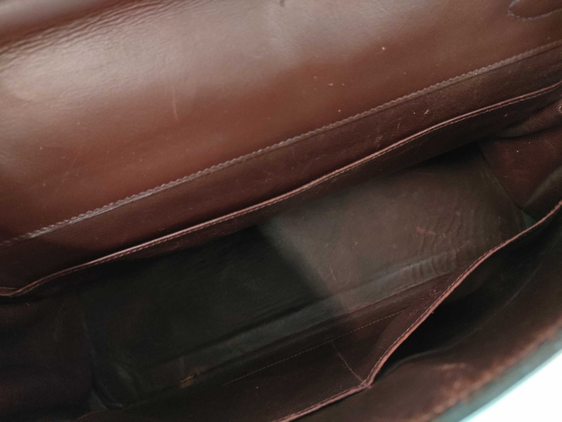 HERMES Kelly 32 Z Stamp Le Tourne Burgundy Box Calf Leather with Gold Hardware Shoulder Bag