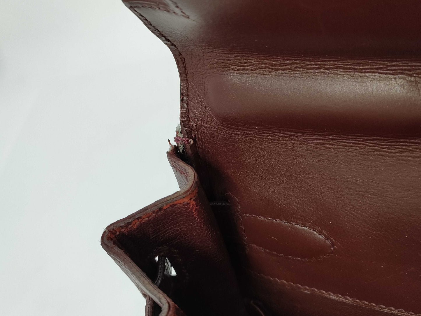 HERMES Kelly 32 Z Stamp Le Tourne Burgundy Box Calf Leather with Gold Hardware Shoulder Bag