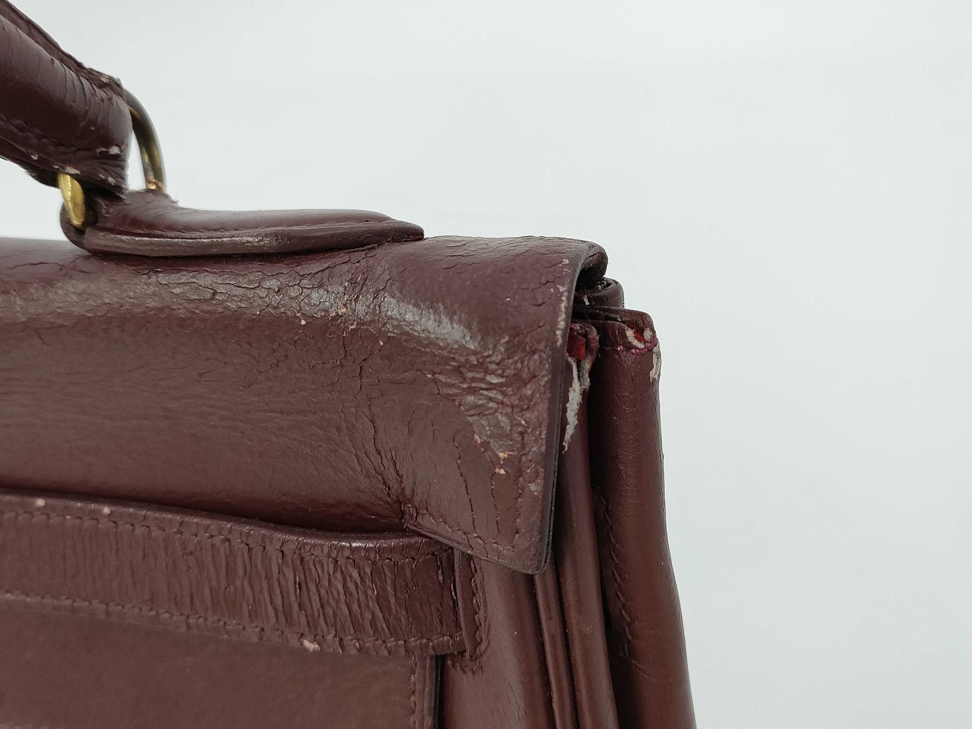 HERMES Kelly 32 Z Stamp Le Tourne Burgundy Box Calf Leather with Gold Hardware Shoulder Bag