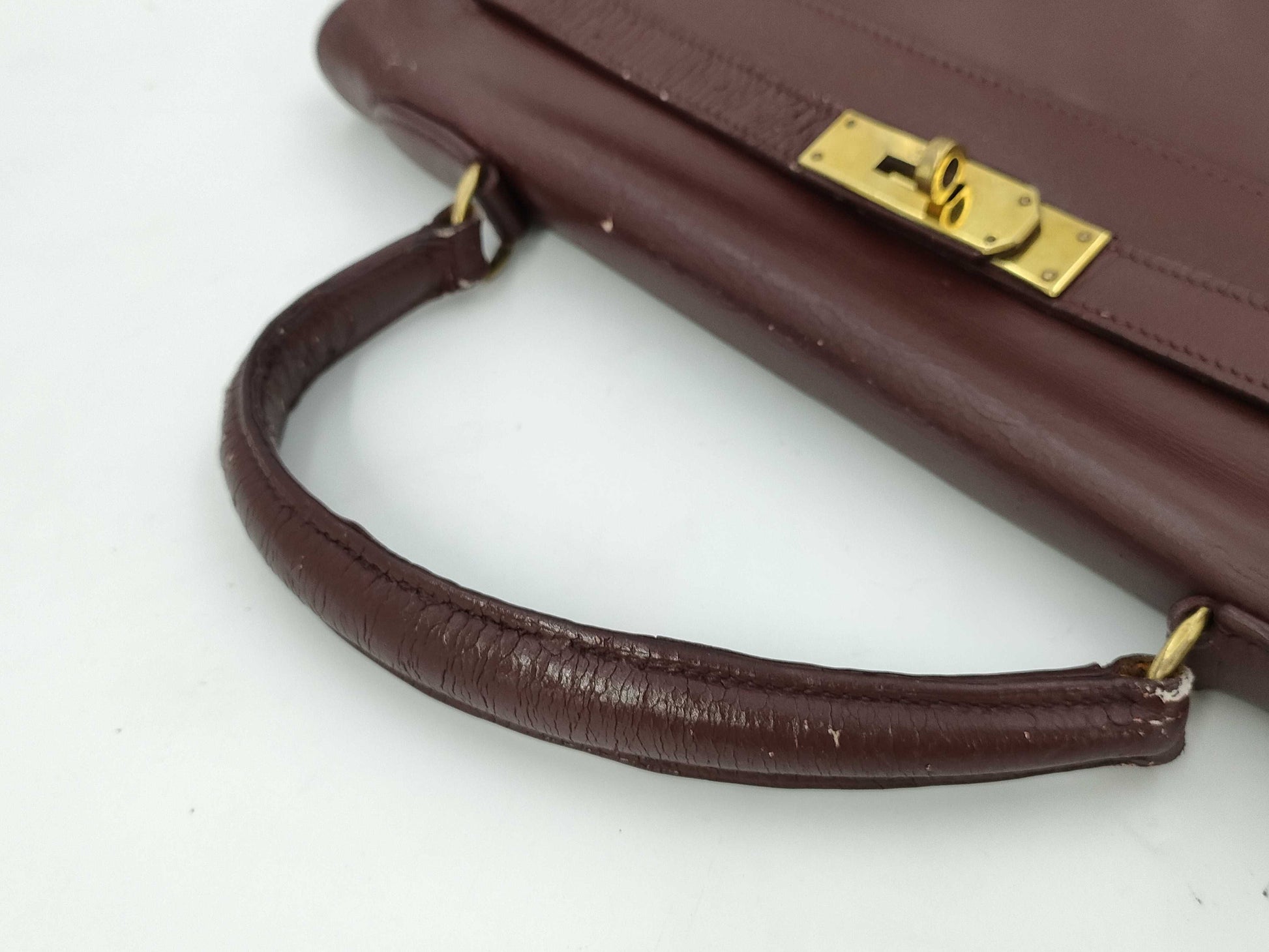 HERMES Kelly 32 Z Stamp Le Tourne Burgundy Box Calf Leather with Gold Hardware Shoulder Bag