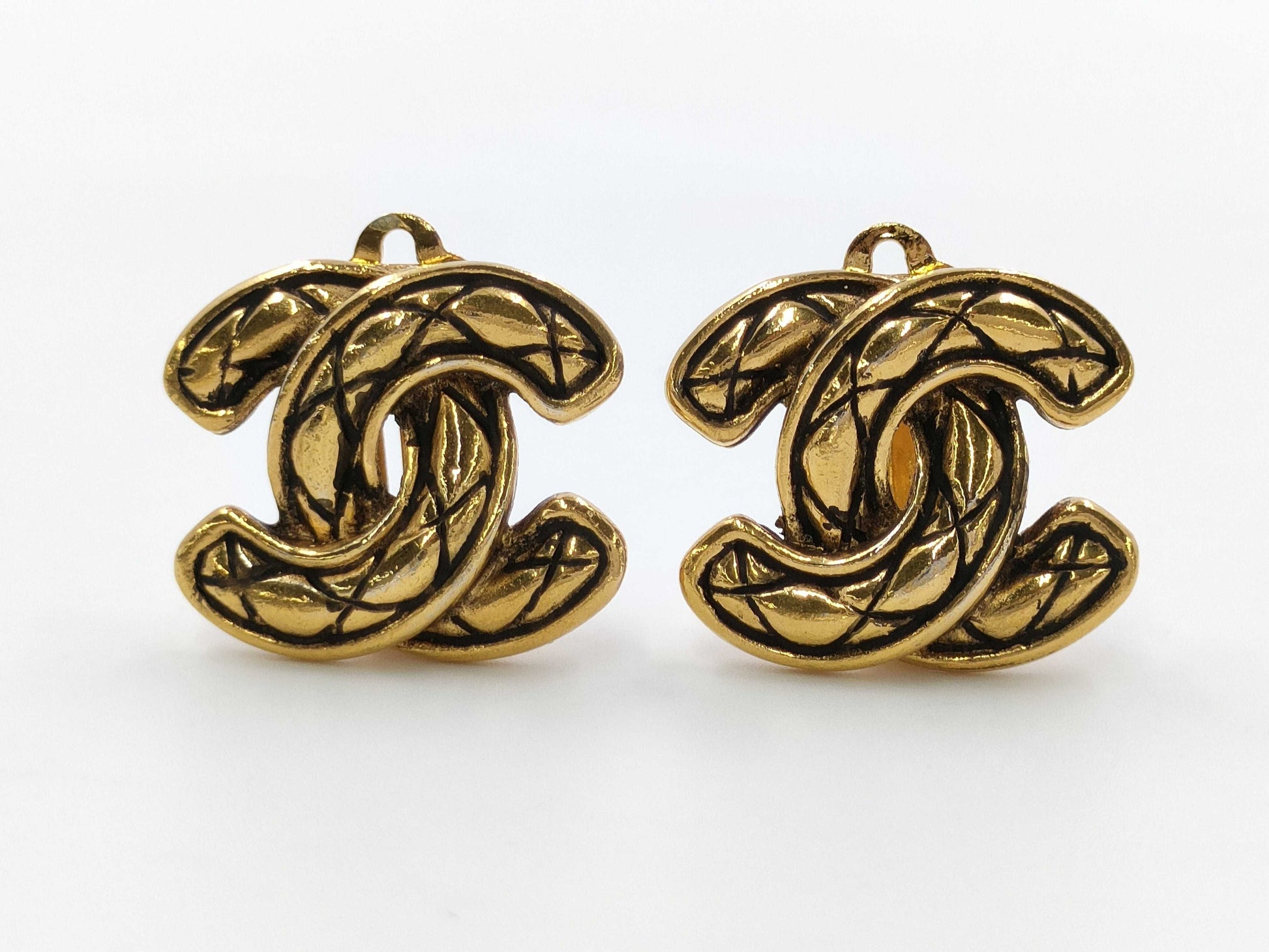 CHANEL Coco Matelasse Earrings