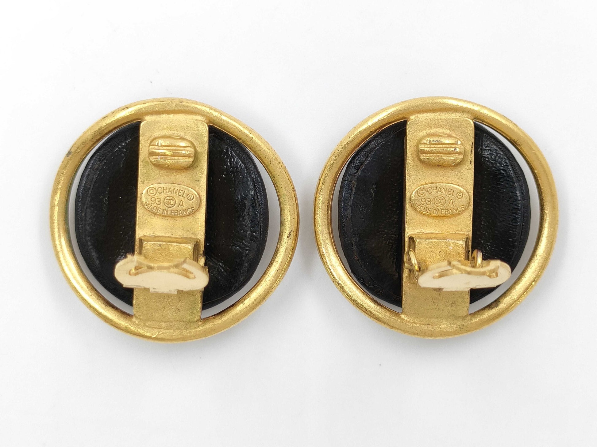 CHANEL Coco Leather Round Earrings