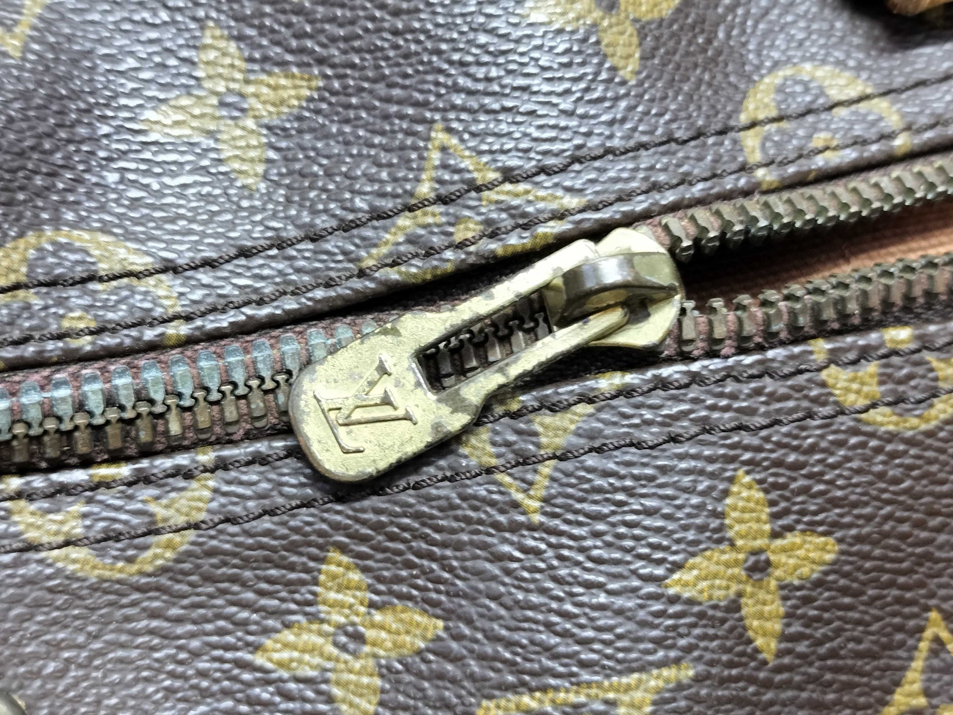 LOUIS VUITTON Monogram Louis Vuitton Keepall Bag Boston Bag