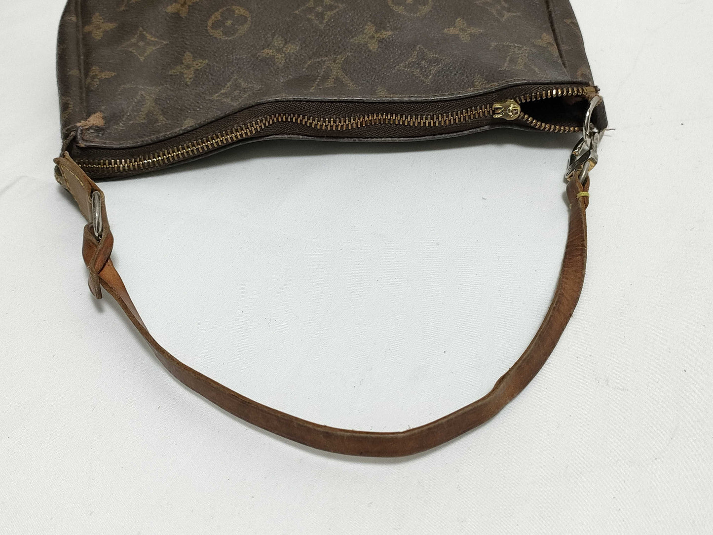 LOUIS VUITTON M51980 Monogram Louis Vuitton Pouch Handbag