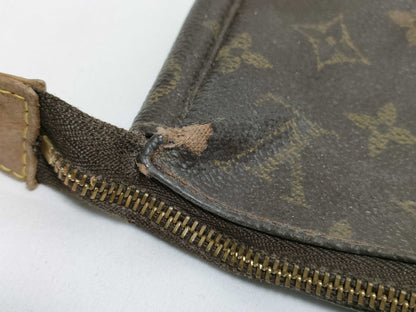 LOUIS VUITTON M51980 Monogram Louis Vuitton Pouch Handbag
