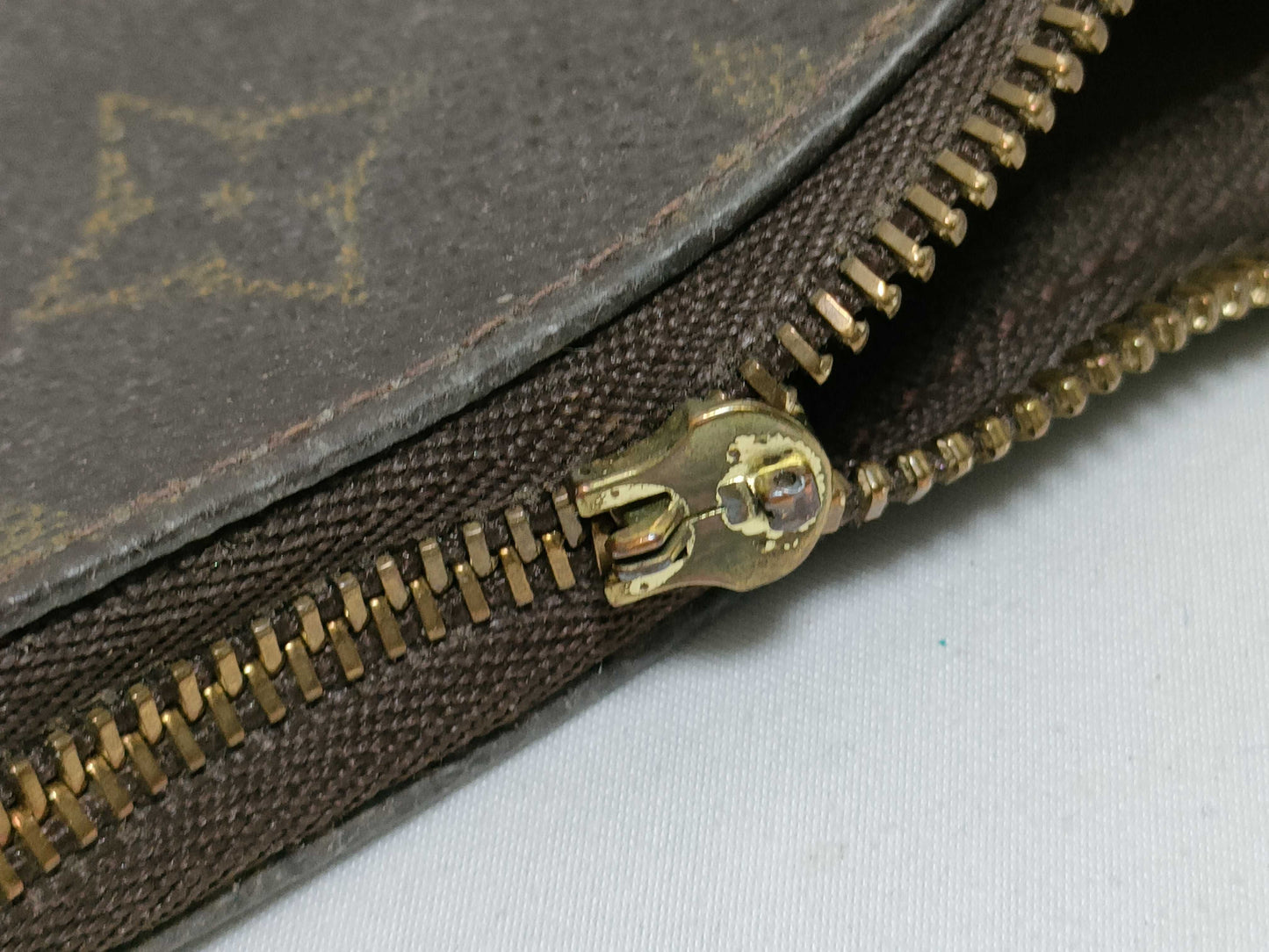 LOUIS VUITTON M51980 Monogram Louis Vuitton Pouch Handbag
