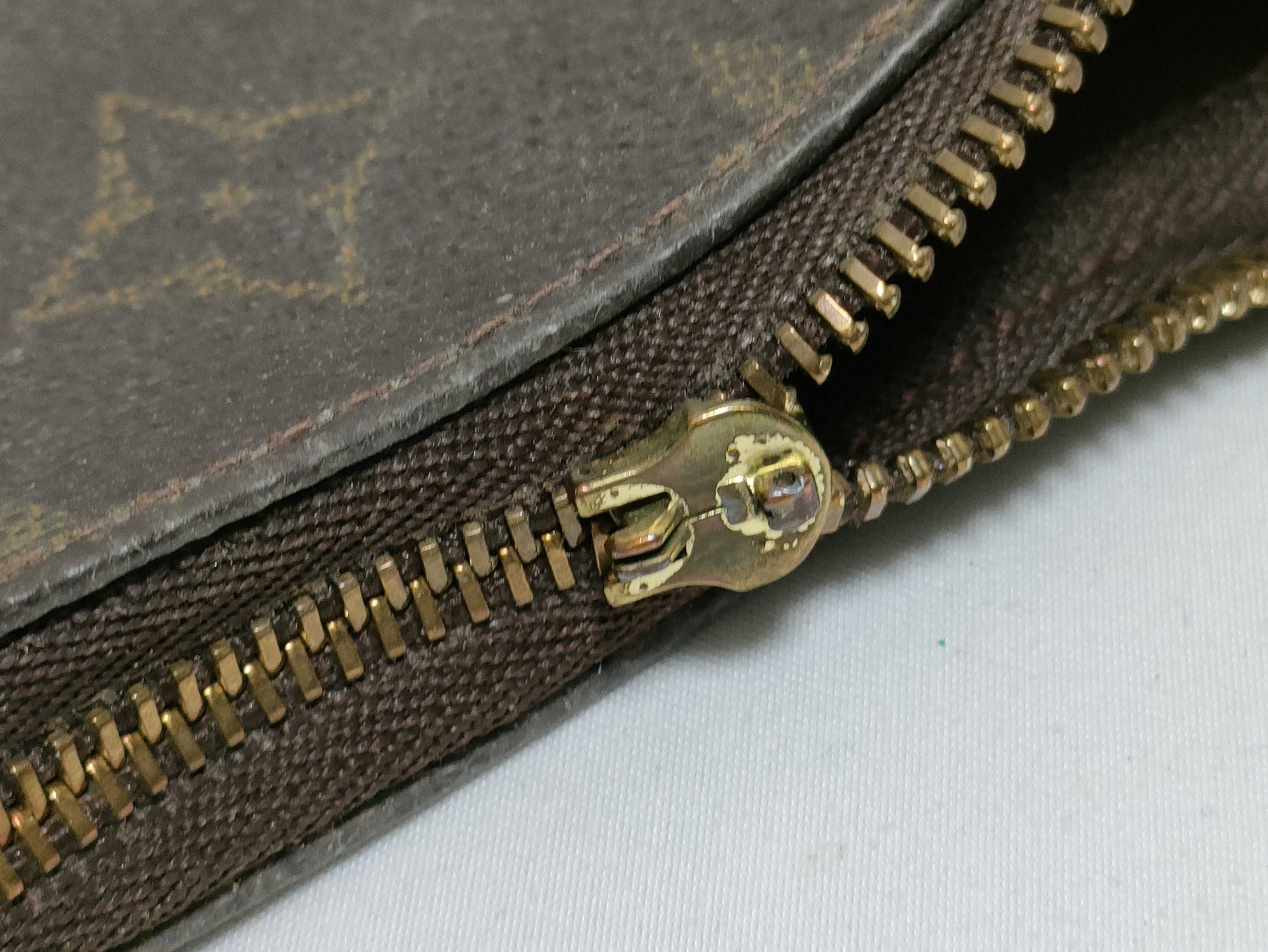 LOUIS VUITTON M51980 Monogram Louis Vuitton Pouch Handbag