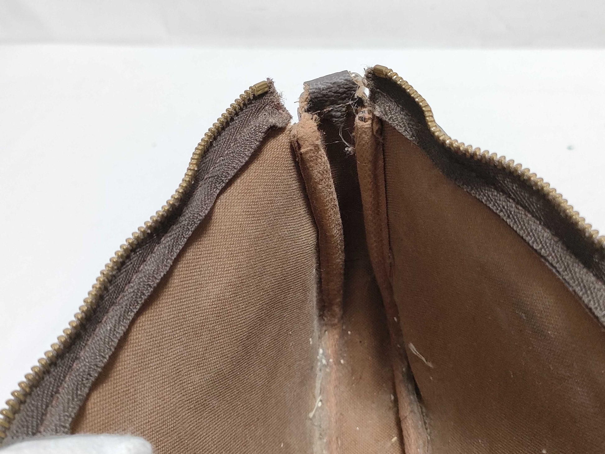 LOUIS VUITTON M51980 Monogram Louis Vuitton Pouch Handbag