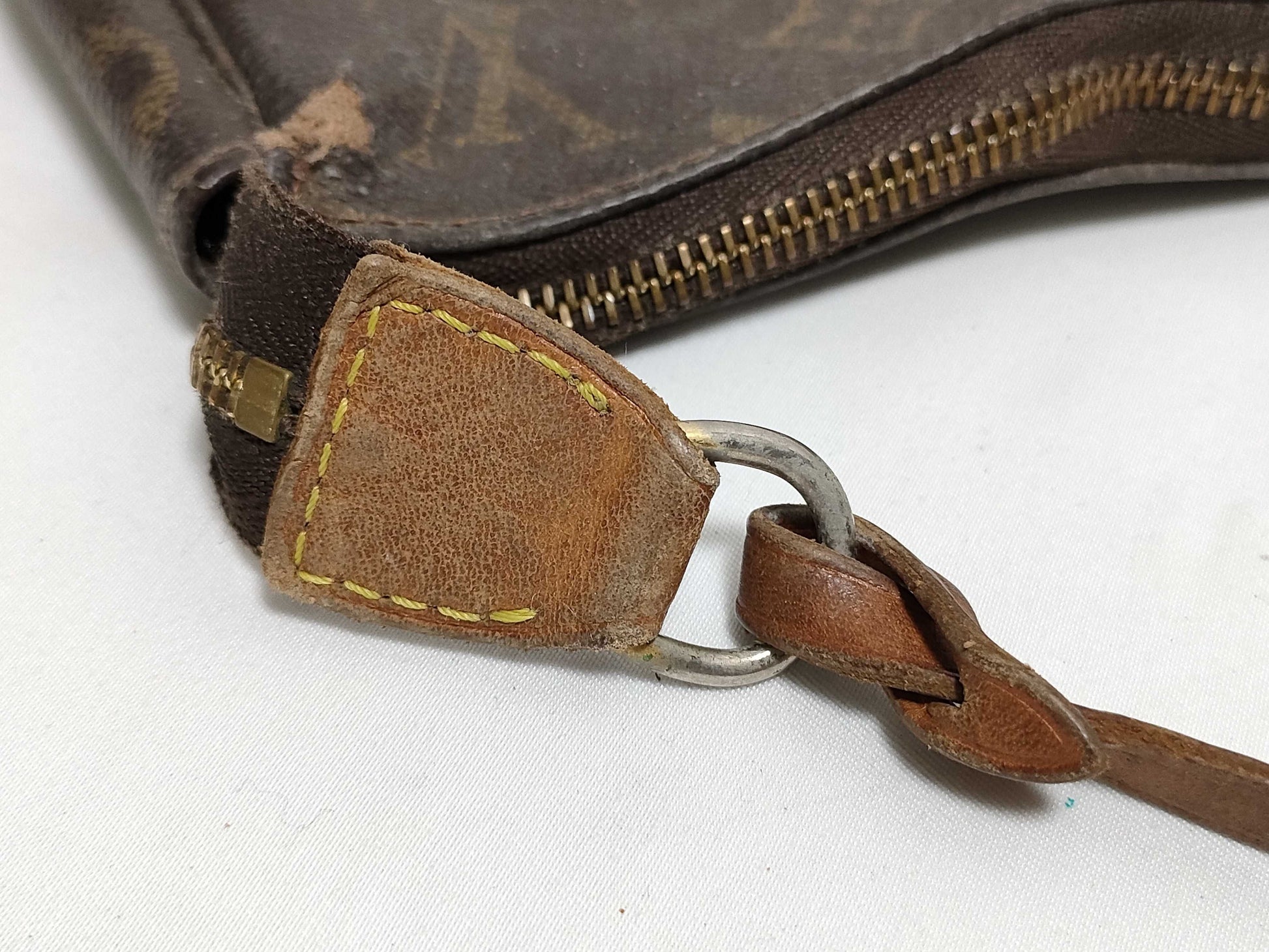 LOUIS VUITTON M51980 Monogram Louis Vuitton Pouch Handbag