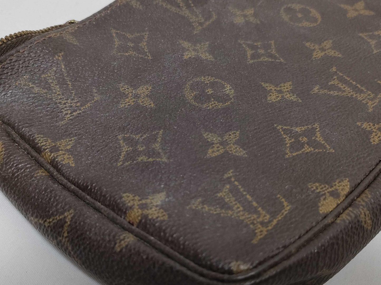 LOUIS VUITTON M51980 Monogram Louis Vuitton Pouch Handbag