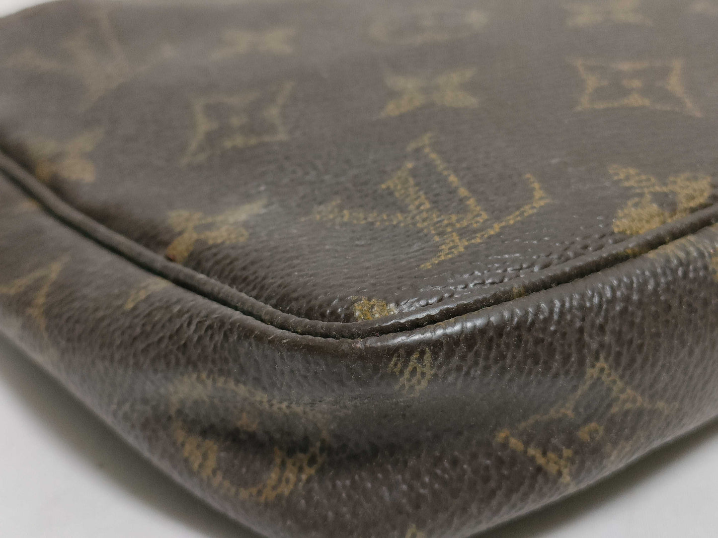 LOUIS VUITTON M51980 Monogram Louis Vuitton Pouch Handbag