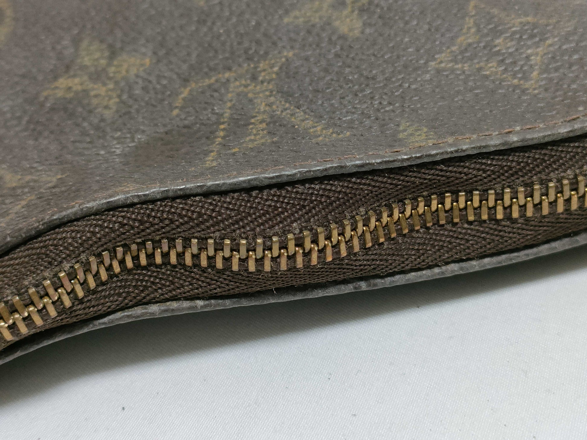 LOUIS VUITTON M51980 Monogram Louis Vuitton Pouch Handbag